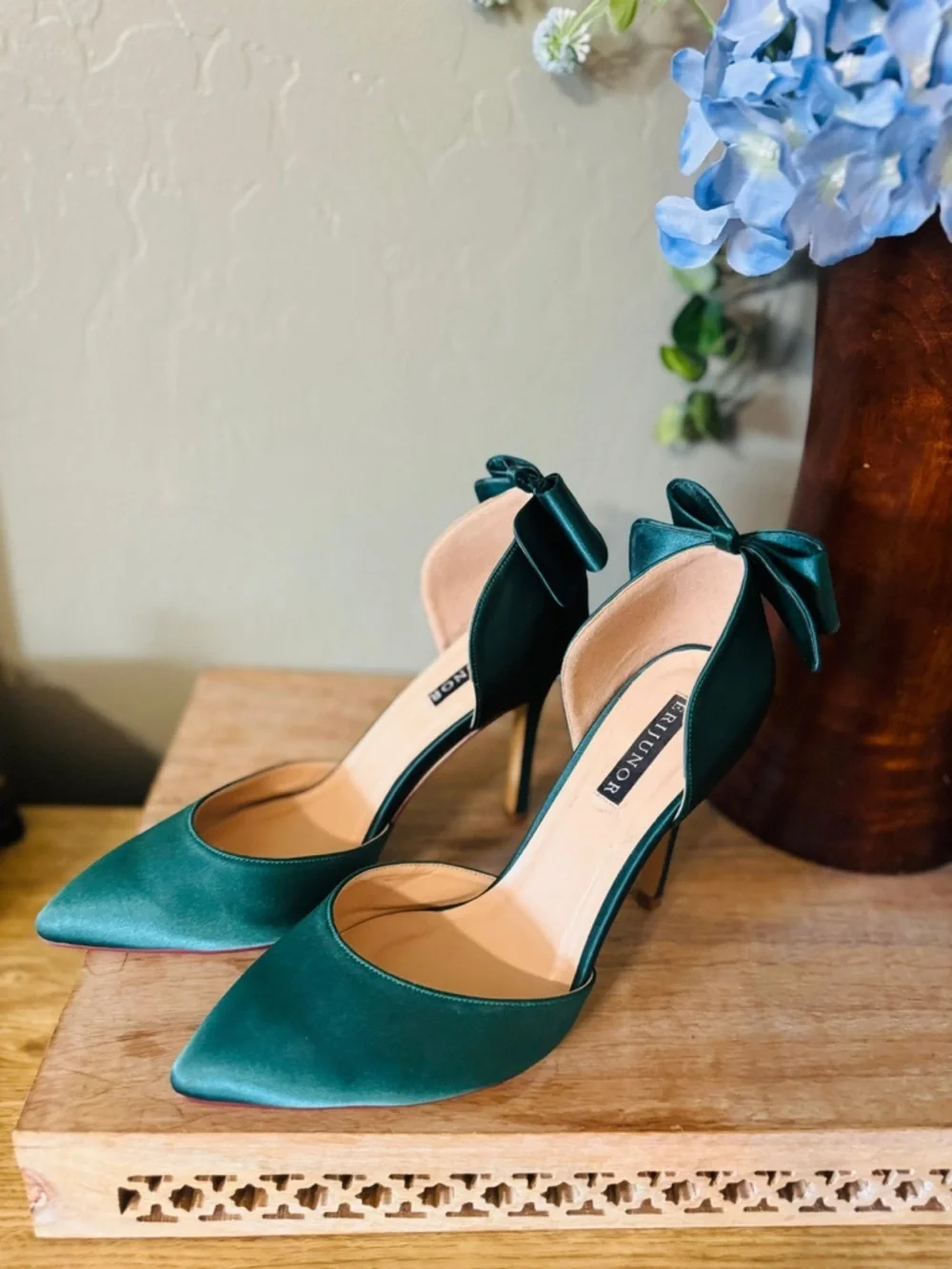 Emerald Green Satin Heels Bow Pointed Toe Stiletto Size 8
